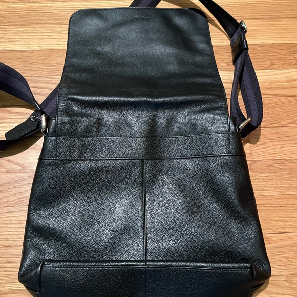Coach Messenger Bag - Picture 4 of 4